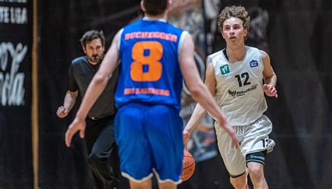 Souver Ner Sieg Vor Heimischer Kulisse Basketball