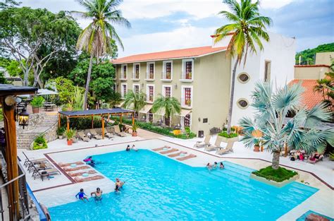 Binniguenda Huatulco & Beach Club - Hotel Accommodation Santa María ...