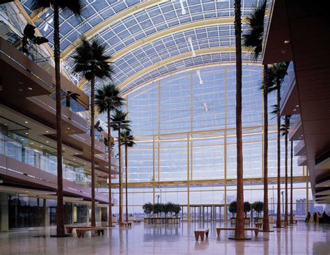 Gm Renaissance Center Detroit Properties Hines
