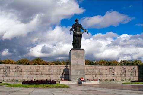 Мемориал, Санкт-Петербург, проспект Непокорённых, дом 72