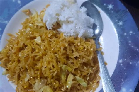 Tips Makan Mi Instan Pakai Nasi Supaya Tubuh Tidak Gemuk Dan Tetap