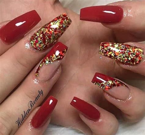 65 Christmas Holiday Coffin Nail Designs In Red And Gold In 2020 Red