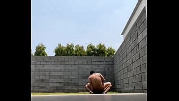 Cogiendo En El Patio Con Mi Vecino XVIDEOS