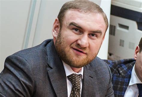 Суд оставил сенатора Арашукова под стражей