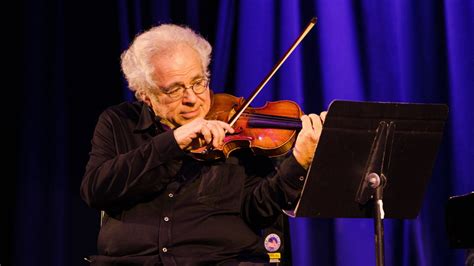 Israeli American Violin Virtuoso Itzhak Perlman Gets Personal In An Intimate Performa