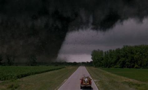 Classic Movie Review: 'Twister' - mxdwn Movies