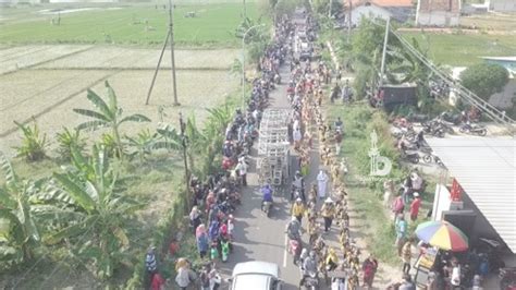 Jalur Pantura Tuban Sempat Padat Merayap Ada Ribuan Peserta Karnaval