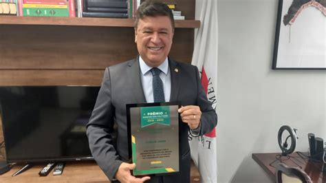 Carlos Viana Eleito Um Dos Cinco Melhores Senadores Do Brasil