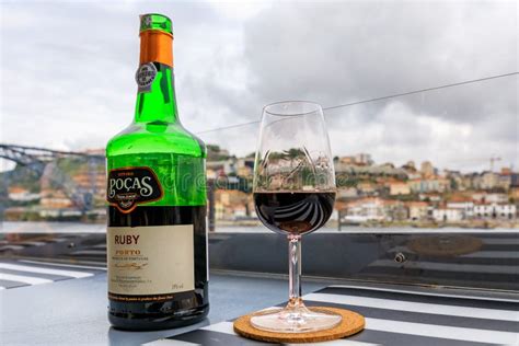 Área Del Vino De Oporto En Vila Nova De Gaia Oporto Portugal Foto De
