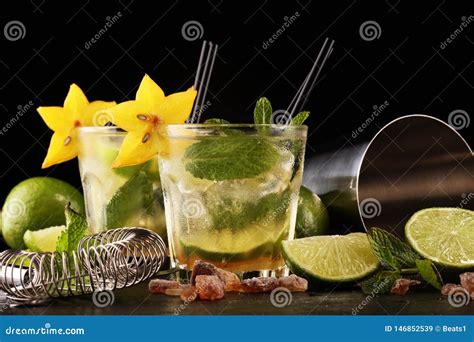 Cal Caipirinha De La Fruta Del Lim N Del Brasil En La Tabla Imagen De