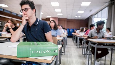 Maturità A Genova Nella Prima Prova Vince Il Tema Sui Social Moravia