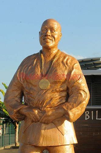 Teddy Riner Statufi La Pol Mique Enfle