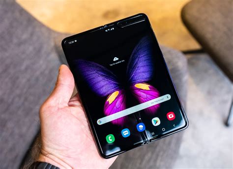 Samsung продала 1 миллион Galaxy Fold, аналитики в шоке