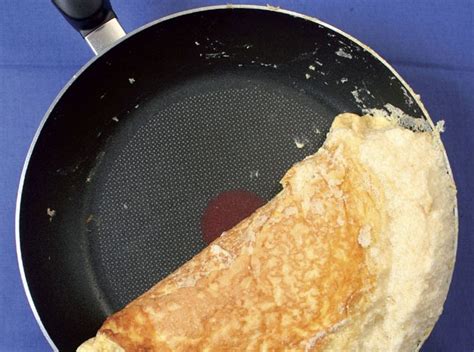 How to Make a Fluffy Omelet - Yummy.ph