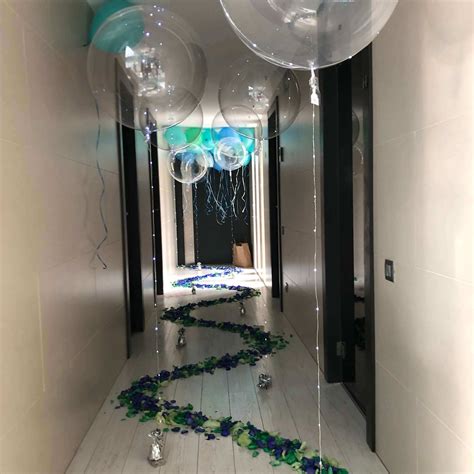 Decoración sorpresa con pétalos y globos burbuja con led Giramón