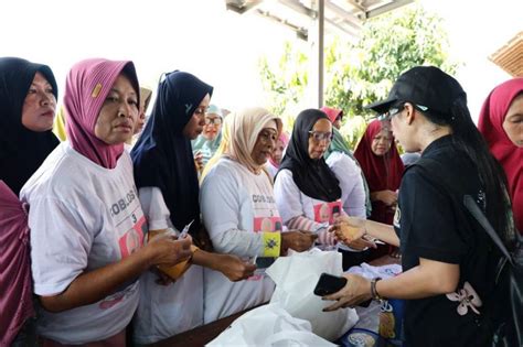 Relawan Petebu Ganjar Gelar Bazar Sembako Murah Di Lampung Tengah