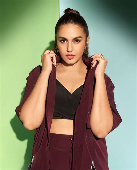 Huma Qureshi Bikini Photos Goes Viral In Social Media Vidhaatha