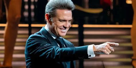 Luis Miguel Sufre Ca Da En Concierto