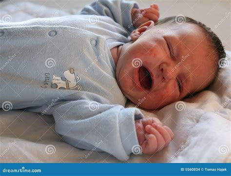 Pleurer Nouveau N De Ch Ri Photo Stock Image Du Bebe Fictif