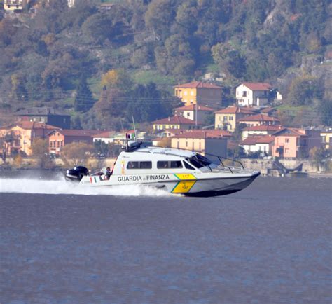 Onda Lo Fa Cadere Dal Gommone Un Ora Di Paura Per Un Brianzolo In Gita