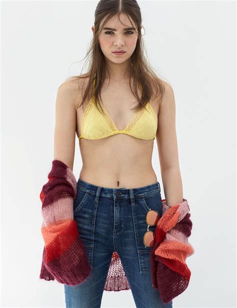 Naked Hailee Steinfeld Added By
