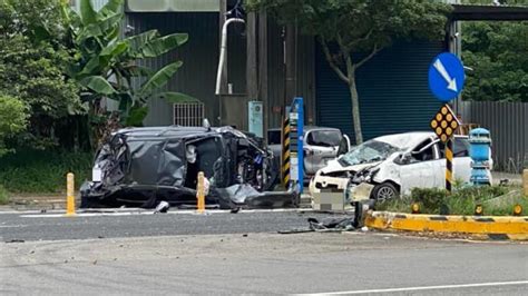 快訊／龜山5車連撞！車體變形「頂部被撞扁」 慘釀1死3傷悲劇