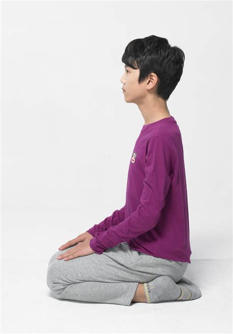 잠시 쉬며 마음을 들여다보는 금강자세vajrasana