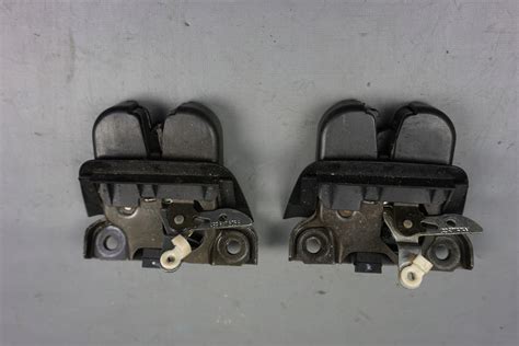 Audi A4 B6 Zamek klapy tył Kombi 8E9827520 tylny mechanizm 4B9827505H