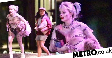 Margot Robbies Harley Quinn Looks Like Trouble In Birds Of Prey Scene Metro News