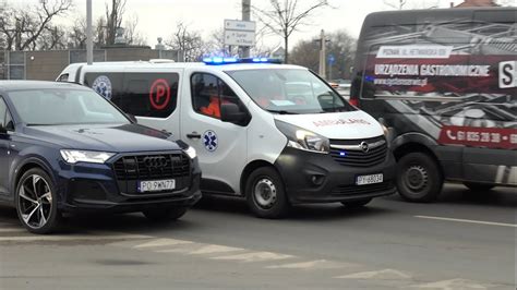 Utrudniony Przejazd Alarmowy Ambulans P Opel Vivaro Transport