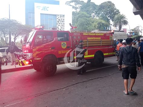 Mengalami Rem Blong Truk Pertamina Menabrak Sejumlah Pengendara Di