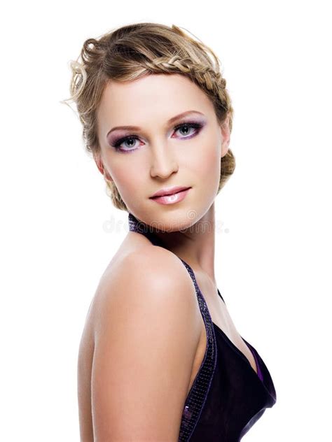 Portret Van Mooie Blonde Vrouw Stock Afbeelding Image Of Schoonheid