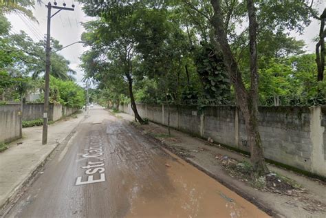 Queda de árvore em Guaratiba causa transtornos no trânsito Mobilidade Rio