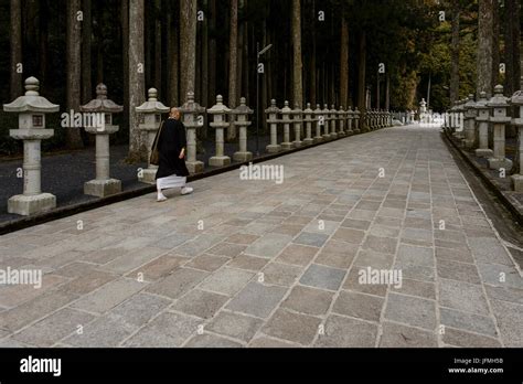 Koyasan Okunoin Cemetery Hi Res Stock Photography And Images Alamy