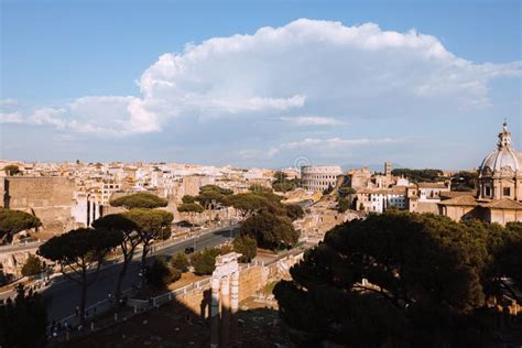 Vista Panor Mica De La Ciudad Roma Con El Foro Romano Y De Colosseum De