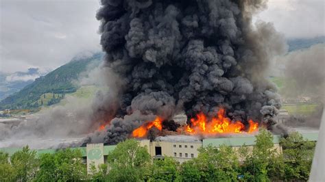 Grand incendie à l Alpitronic de Bolzano usine en feu des