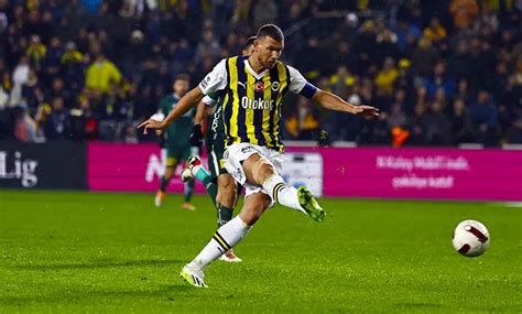 Hat trick from Edin Dzeko in 29 minutes Fenerbahçe Football