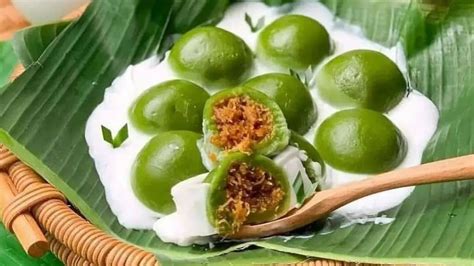 Resep Bugis Pandan Gurih Manis Dengan Isian Unti Kelapa