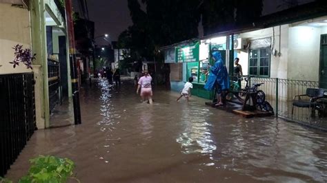 Jelang Dini Hari Banjir Jakarta Sudah Surut