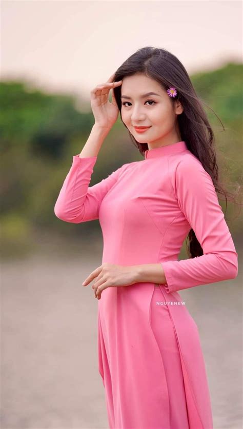 Ghim của Tr Tr trên Vietnamese traditional dress Áo dài Phụ nữ