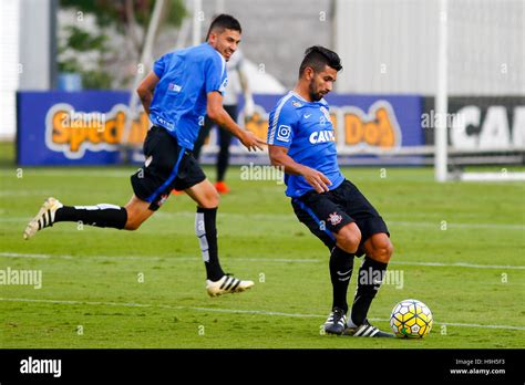 S O Paulo Sp Treino Do Corinthians William During The