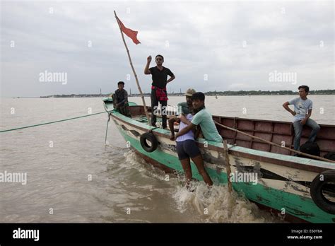 Munshigonj Near Dhaka Bangladesh 10th Aug 2014 Local Villagers Of