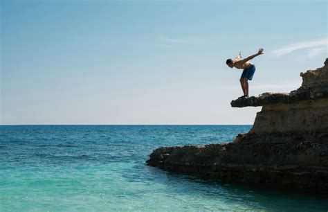 Cliff Jumping Oahu: Best Spots for all levels - Meldrums on the Move