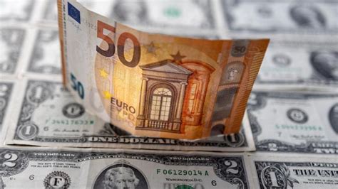 El euro y el dólar alcanzan paridad por primera vez en veinte años