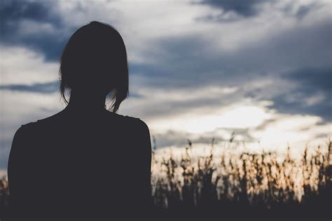 niña hora dorada naturaleza silueta cielo una persona nube