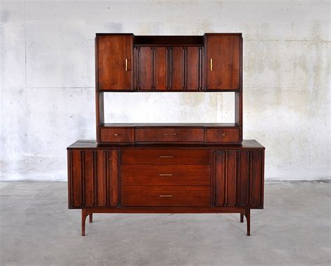 SELECT MODERN: Mid Century Modern Credenza / Buffet / Bar / Sideboard