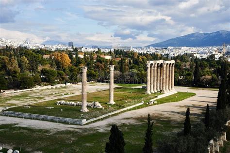 Columnas De Zeus Temple En Atenas Imagen De Archivo Imagen De Ayuda