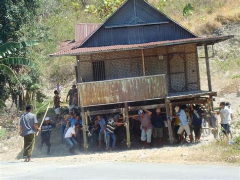 Tradisi Pindah Rumah Ala Suku Bugis Ini Unik Hanya Ada Di Indonesia