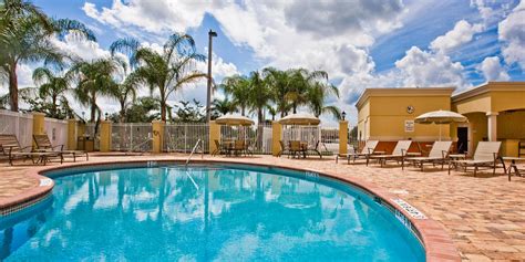 Affordable Port St. Lucie Hotels | Holiday Inn Express & Suites Port St