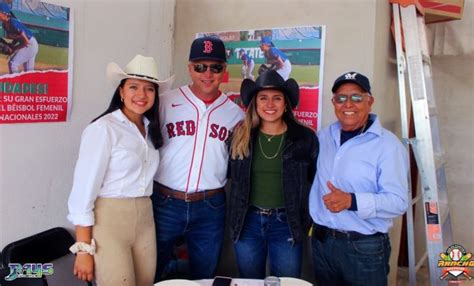 Melody Y Laura Cort S Convocadas A La Pre Selecci N Mexicana De B Isbol